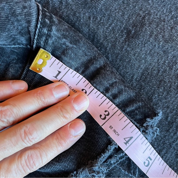 Universal Thread Black Denim Cut Off High Rise Shorts Size 10 - Picture 5 of 7